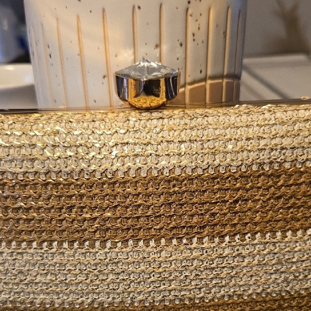 Women's Elegant Gold and Cream Clutch ⭐️✨️ NEW  ⭐️ - Picture 5 of 7